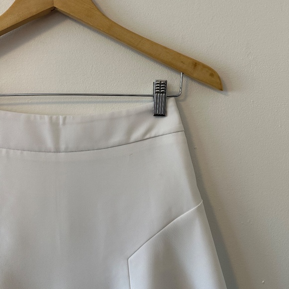 Express Flared and Pleated White Mini Skirt | Size 00 - Picture 3 of 9